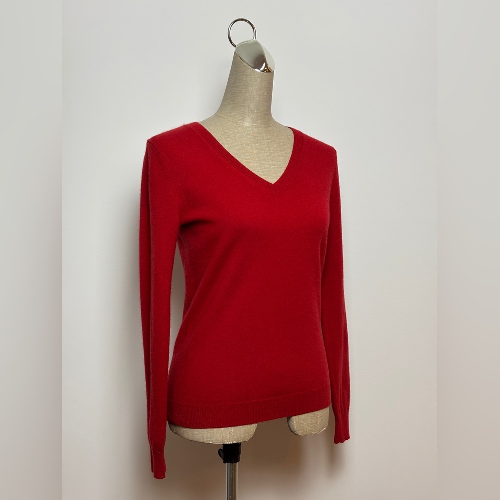 UNIQLO 100% Cashmere V-Neck Sweater